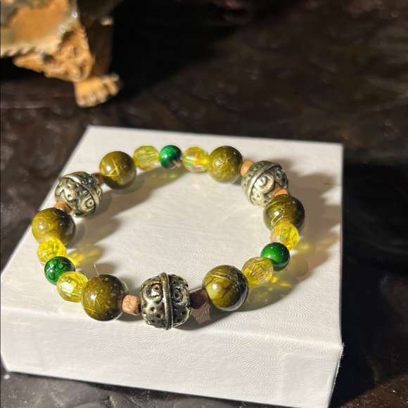 Elegant Green Beaded Bracelet. WA469 - Picture 2 of 4